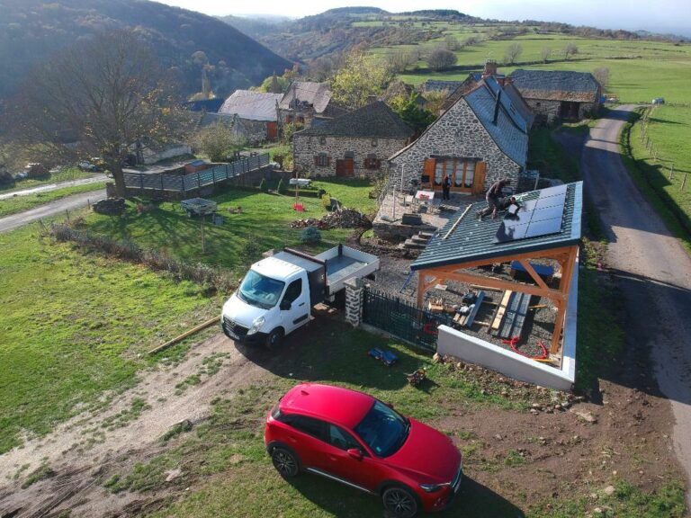 ohe chantier d'installation d'energie renouvelable panneaux solaires sur carport